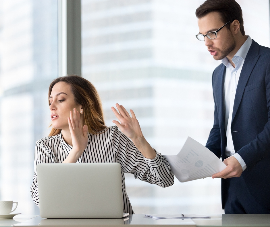 image of a man wanting to discuss a bad review with a woman, and her ignoring it and looking away
